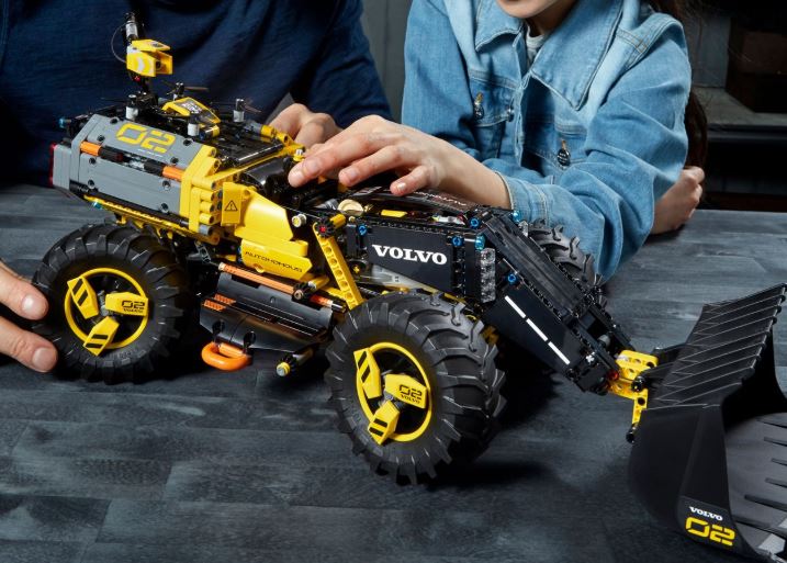 PlantParts's tweet photo. Fancy winning a Lego Technic Volvo Wheeled Loader in time for Christmas? 
To enter:
Follow our page ✔️
Like this post ✔️
Share with all your friends or tag 3 friends ✔️
Winner announced Mon 17 Dec.
#WinnerWinnerChickenDinner 🎅👊🌲#ChristmasCountdown #Christmas2018 https://t.co/aTZvPhmRtl