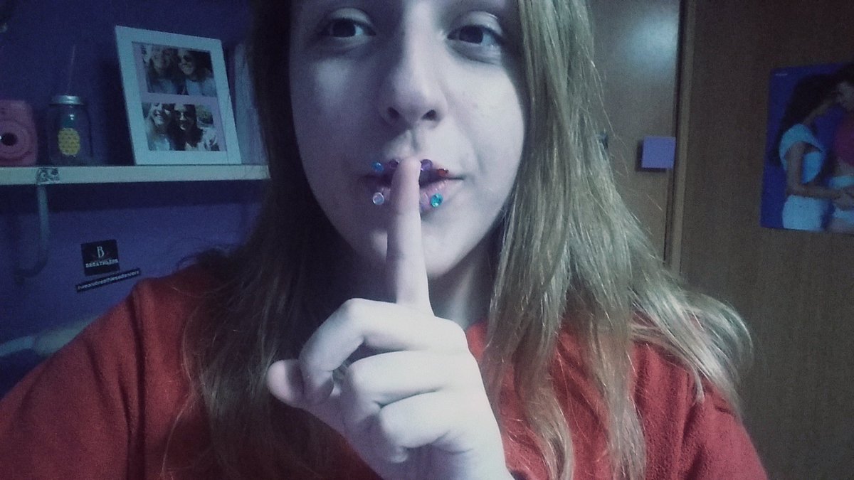 leiireclara's tweet photo. #BajitoSelfie me uno a tener los labios como tu en el videoclip @anaguerra 😂💜 https://t.co/kp3teppnNY