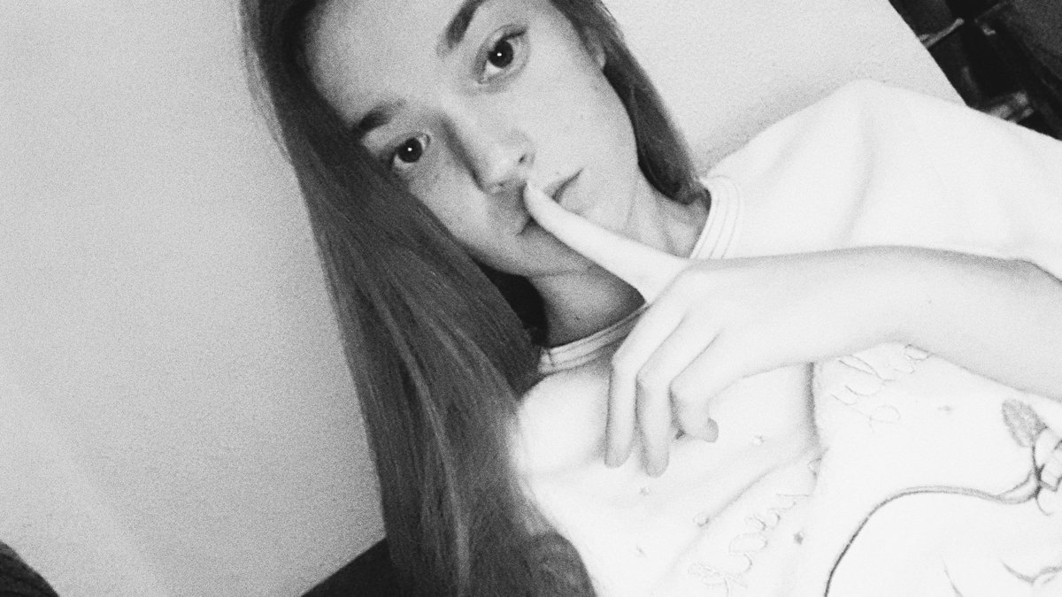 alphaindigo_'s tweet photo. en pijama y con esta cara de mierda pero aquí está mi #BajitoSelfie todo sea por ana 💜💜💜💜💜 https://t.co/M702P8IuDV