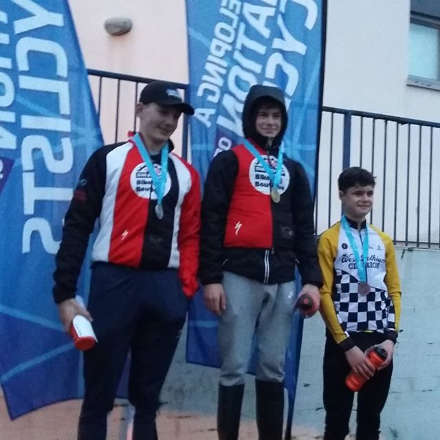 WLClarionRT's tweet photo. Bronze medal for @alex.balll and 5th place for @george_freeman3 at the Junior @scottishcycling CX champs at @fifecollege.
What a terrific event. Many thanks to the organisers and all involved

supported by
@force_gb 
@hookedoncyclingandwalking 
@whatsyou… https://t.co/J6YczaZwUo https://t.co/XnoPcYKika
