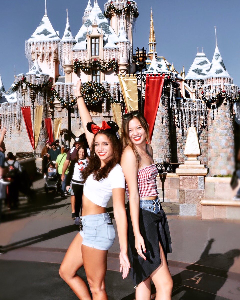 _jmp05's tweet photo. Happiest place on earth ❤️✨ https://t.co/vODBMivDBx