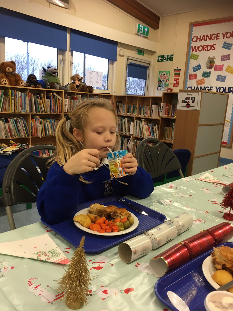MrsDunsmoreBPS's tweet photo. Class 1 enjoying Christmas Lunch! https://t.co/Jtco9oZWPL