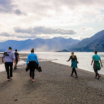 What is the best way to learn about parts of Canada’s North, its people and the environmental issues they face? Head to the Yukon for a 10-day field course! @LaurierGeogEnv students conducted on-the-ground environmental research and met with @TravelYukon bit.ly/2E5sRzr