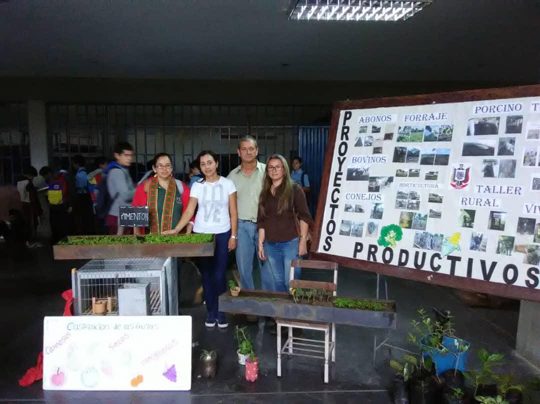 tfcordero's tweet photo. #29Nov Cierre de Proyectos Productivos del Primer lapso de la #ETIACTFC dónde a aprendemos haciendo. @charlychaves @TecnicasTachira @psuvaristobulo https://t.co/LHJyeN2KWS