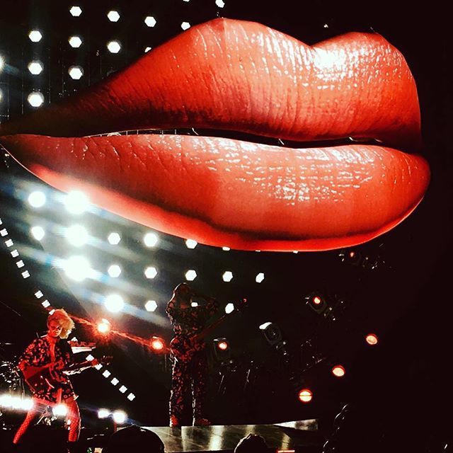 AirworksInflate's tweet photo. Katy Perry, I kissed a girl. Witness tour, our 30 foot inflatable lips made that kiss just a little larger. #Repost @rachelled01
・・・
👄
#o2london #katyperry #katyperrywitnesstour #giantlips #inflatable #setdesign #inflatabledecor #stagedesign #theater… https://t.co/3X5mXajbDM https://t.co/XgQiUHGQOG