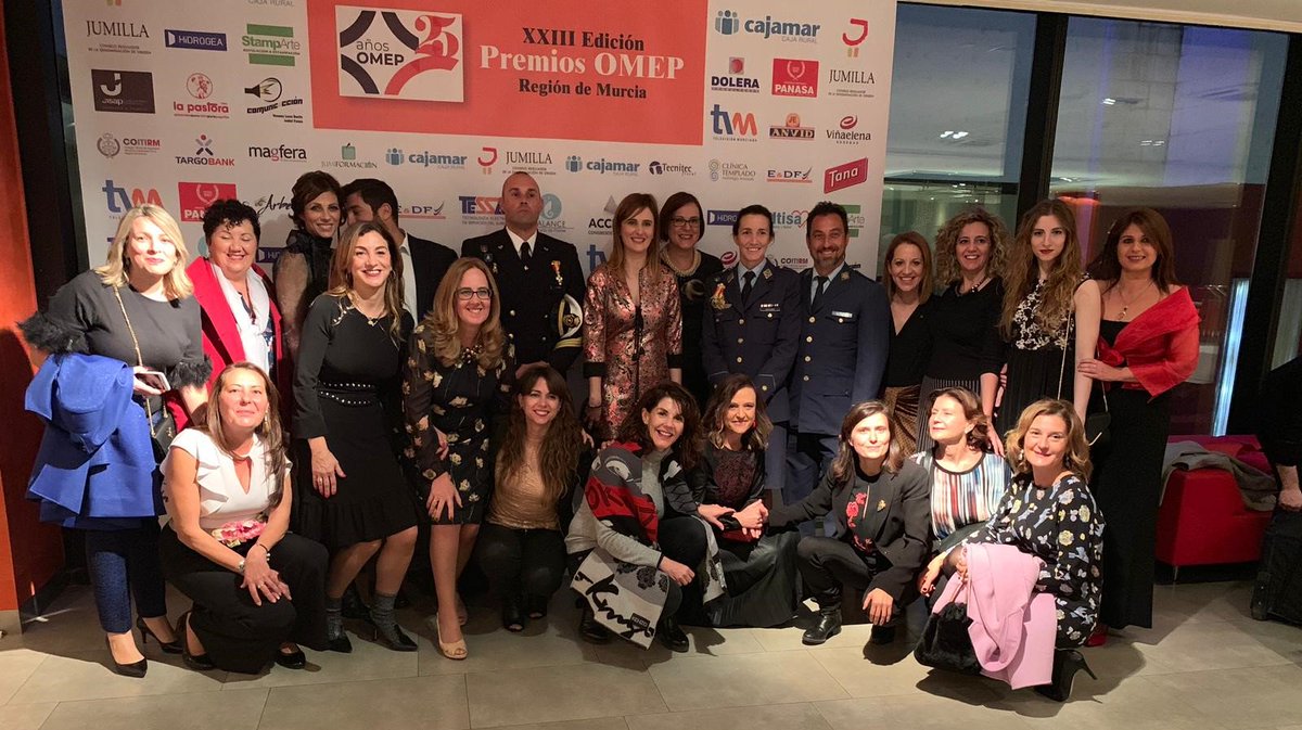 Irene_Ortega_'s tweet photo. #PremiosOmep2018
Mis más sinceras felicitaciones a todas las premiadas de este año: Emprendedora Paloma Jáudenes de @PequenaMoma; Empresaria María Cánovas de @NewgardenSpain ; Directiva María García #AMCGroup, Empresa por la igualdad @GrupoHEFAME_es;
2/4
#LaBellezaDeLoClásico https://t.co/Iqv8U0pBhA
