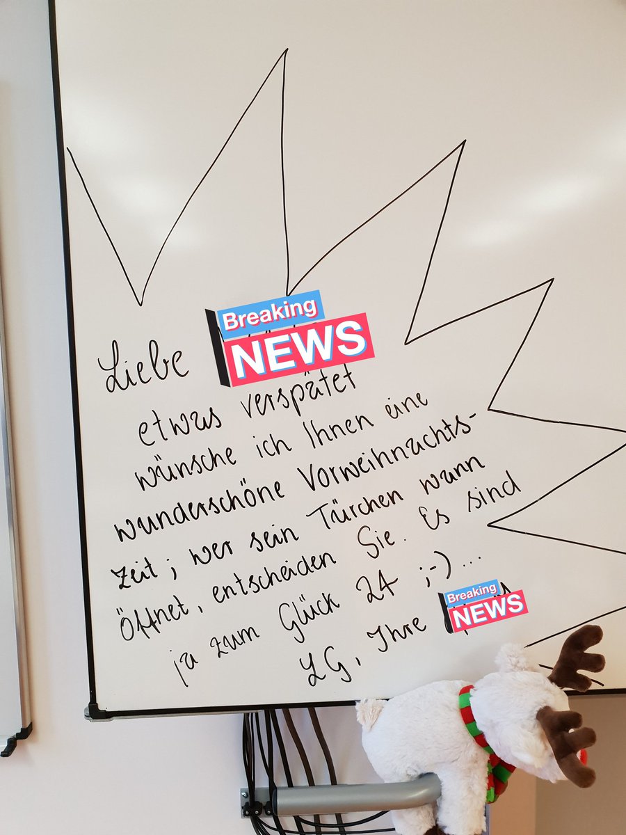 2_Steffen's tweet photo. Das gehört - fairerweise - auch zu meinem Schulleben. Auch wenn das eine einzigartige Lehrerin ist.

#foslife #Weihnachten https://t.co/iJ6sUfIrpZ
