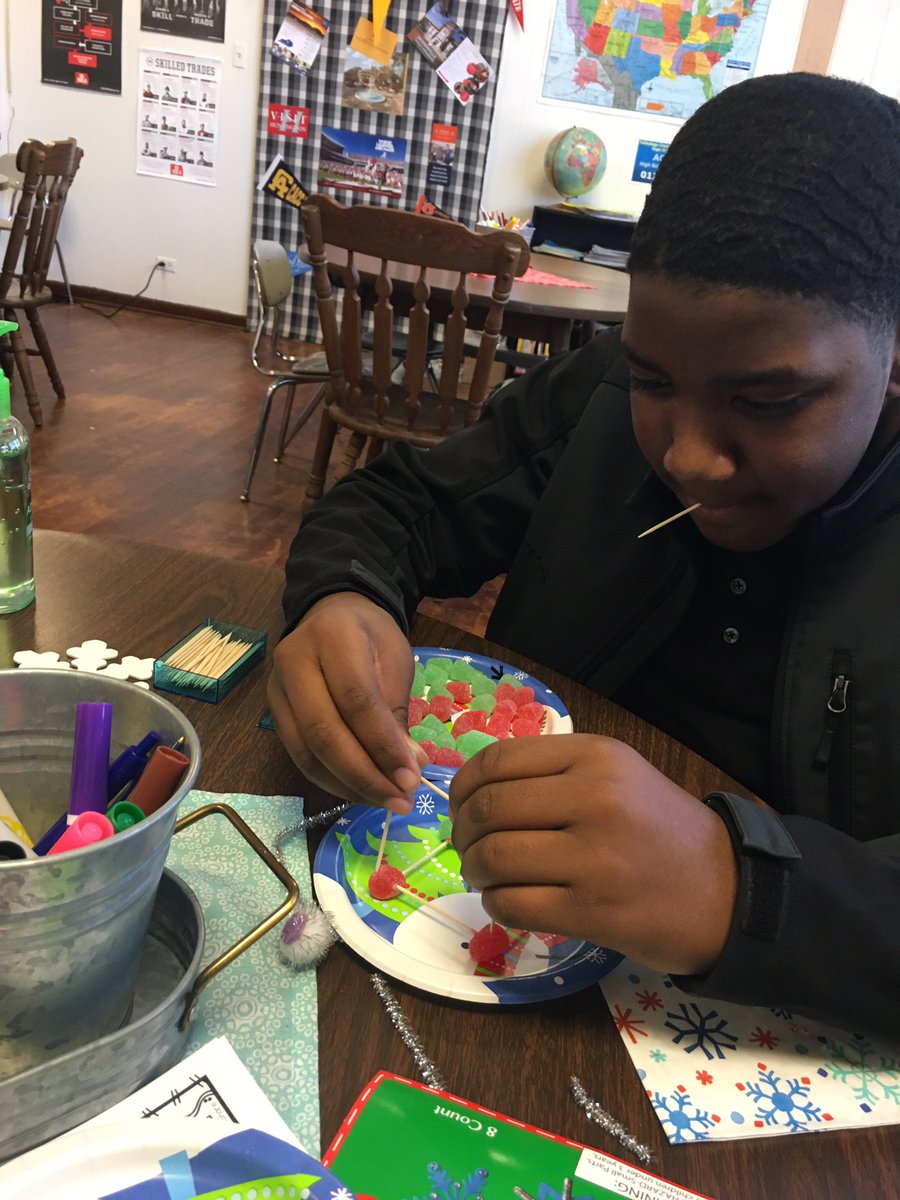 ann1967smith's tweet photo. Gum drop Christmas tree challenge. Middle school STEAM counseling! Problem solving #studentlifecenter @TCCHS_tccentral @tim_gallahar @MyraBEdwards @SELearningEDU @SeanJStevens https://t.co/KzjJDU6PF6