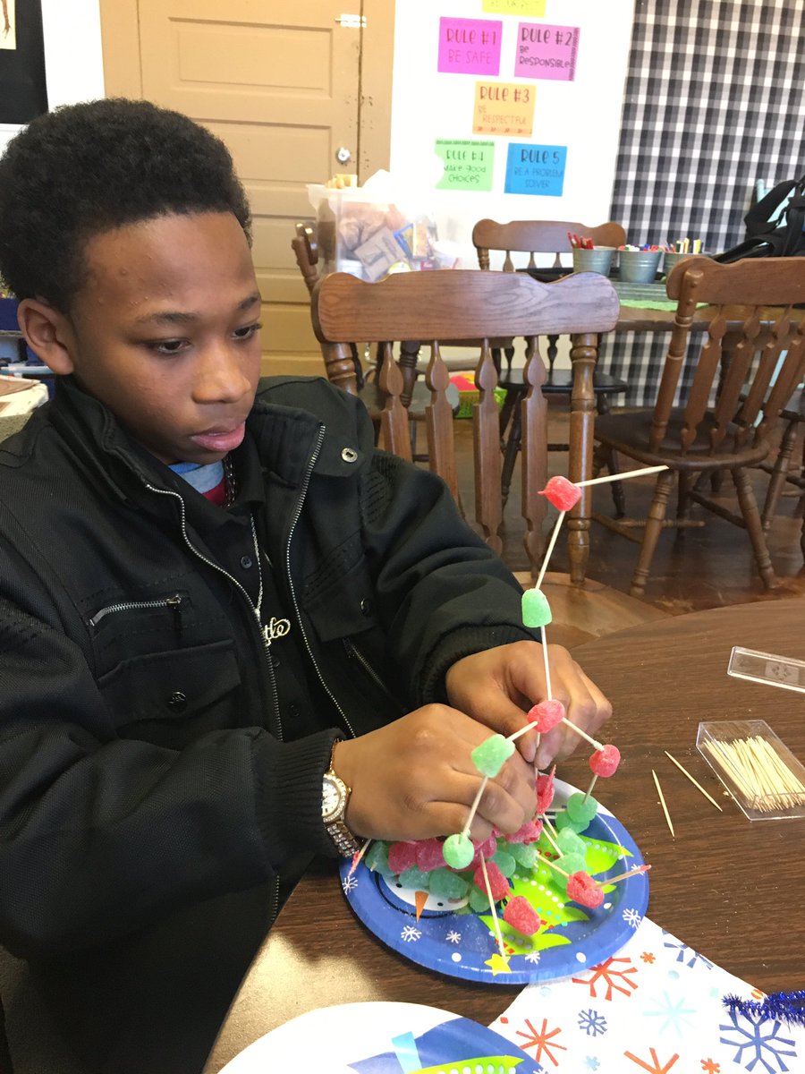 ann1967smith's tweet photo. Gum drop Christmas tree challenge. Middle school STEAM counseling! Problem solving #studentlifecenter @TCCHS_tccentral @tim_gallahar @MyraBEdwards @SELearningEDU @SeanJStevens https://t.co/KzjJDU6PF6