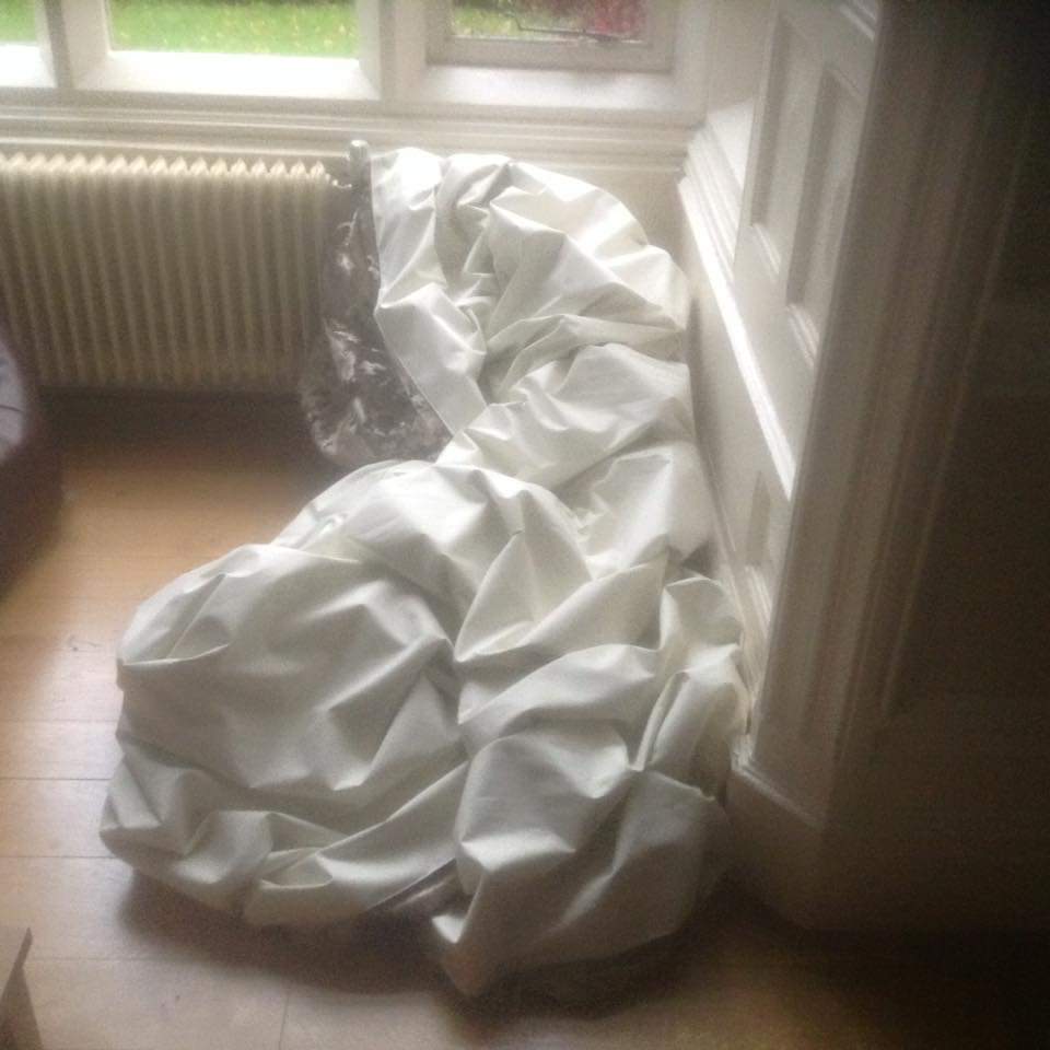 Bwethy's tweet photo. @jlandpartners @jlandpcustserv Ordered curtains in APRIL, received half the order in October, fell down in October. No sign of the other lot. This is just insulting. Phoned, emailed, fb, always promised call back. Nothing. #shocking #coldhouse #ghosted #JohnLewis #crying #fraud https://t.co/NFW2GrECvj
