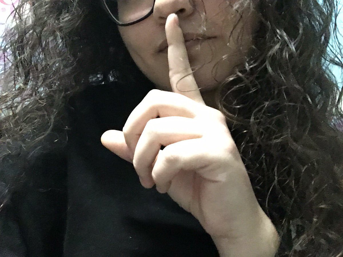halflm's tweet photo. llego tarde pero aquí el mío
mi mano parece la de una vampira pero bueno #BajitoSelfie 💖 https://t.co/FqMyqdyQlg