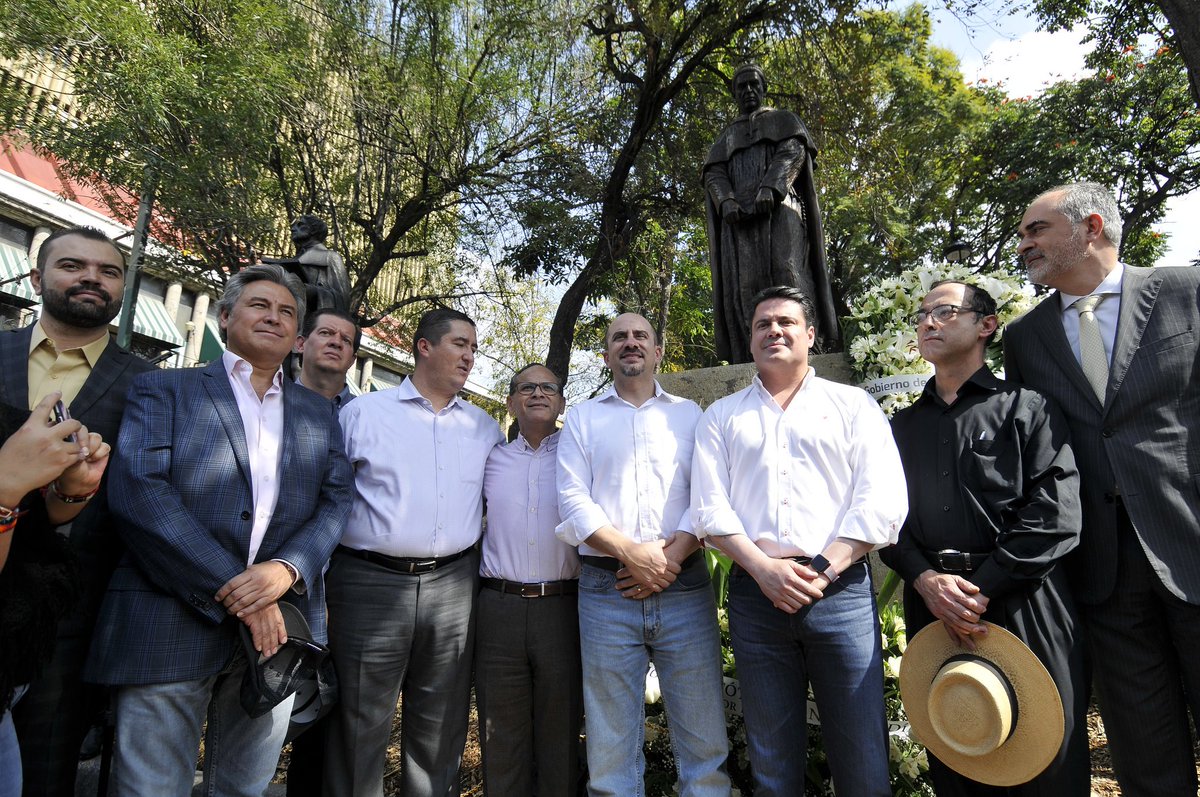 En la Rotonda de los Jaliscienses Ilustres, develamos la Estatua de Fray Antonio Alcalde y Barriga. Recordar y mantener vivos sus ideales significa construir un mejor futuro para todos.