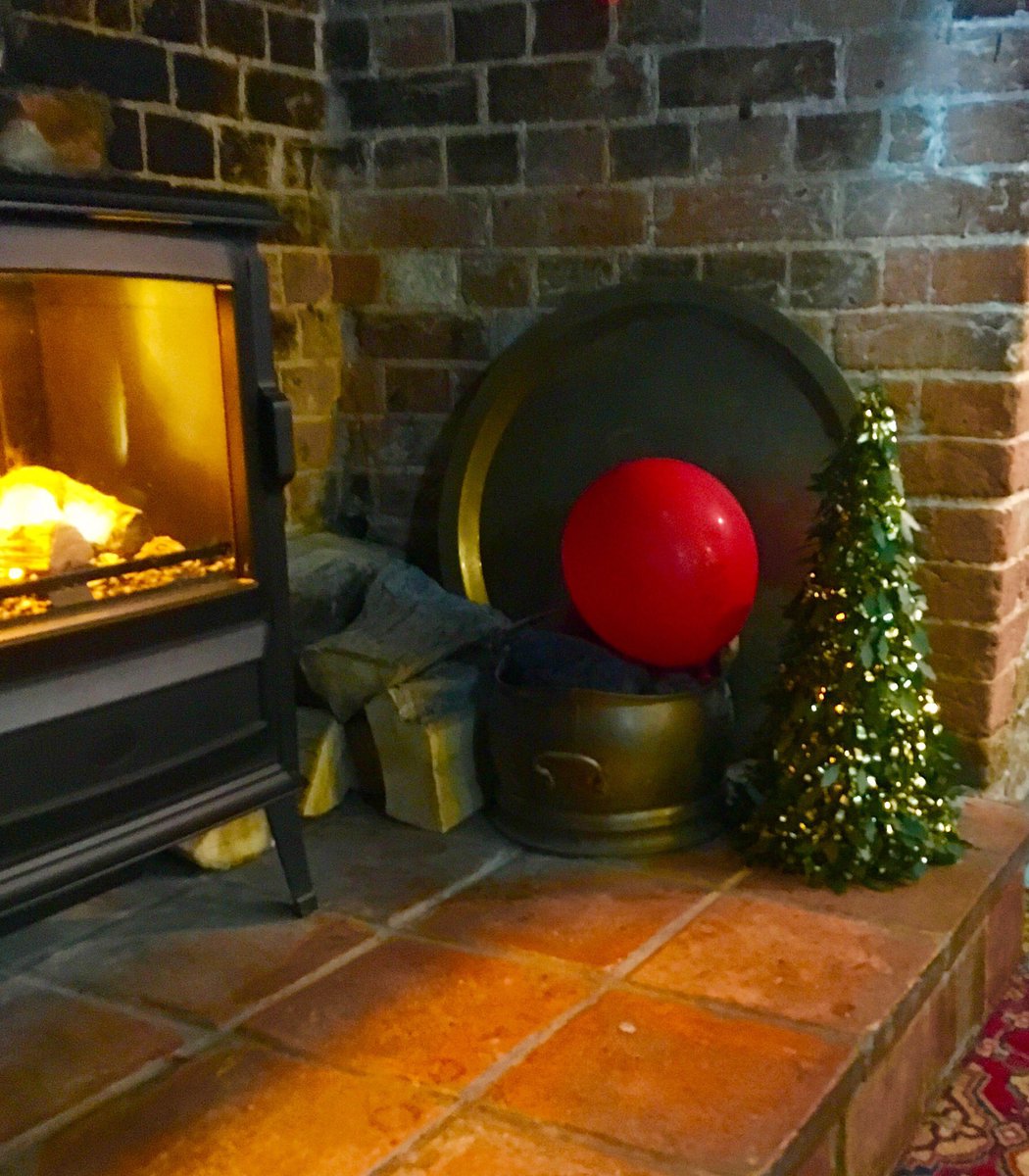 Another (slightly harder) special festive #WhereInRomsey 🎄Where in Romsey is this tree?🎄 
#WhereInRomseyXmas #AboutRomsey #Romsey