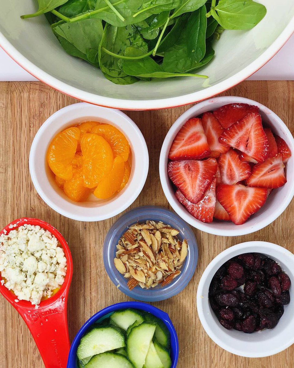 lifenleggings's tweet photo. Take a break from the heavy holiday food with this healthy and delicious wrap! https://t.co/wpMH8y2BUP 🍒🍃 #ad #lantanapartner #fruithummus #sweatpinkpartner #hummmmmus https://t.co/ObUMDQrpUl