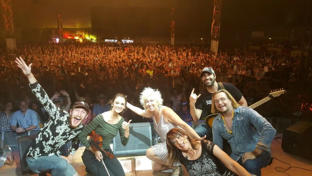 Jefftuttle's tweet photo. Monroe's 98.3 Nash Icon Presents Tobi Lee &amp; Mustang Sally Band in Concert THIS Saturday Dec 8th at 8pm at the River Raisin Centre for the Arts in Monroe! Ticket at https://t.co/8B6r95vaAy 
@mustangsallyfun ~ @983NashIcon ~ @rcrivercenter https://t.co/EIxpmSpqOf
