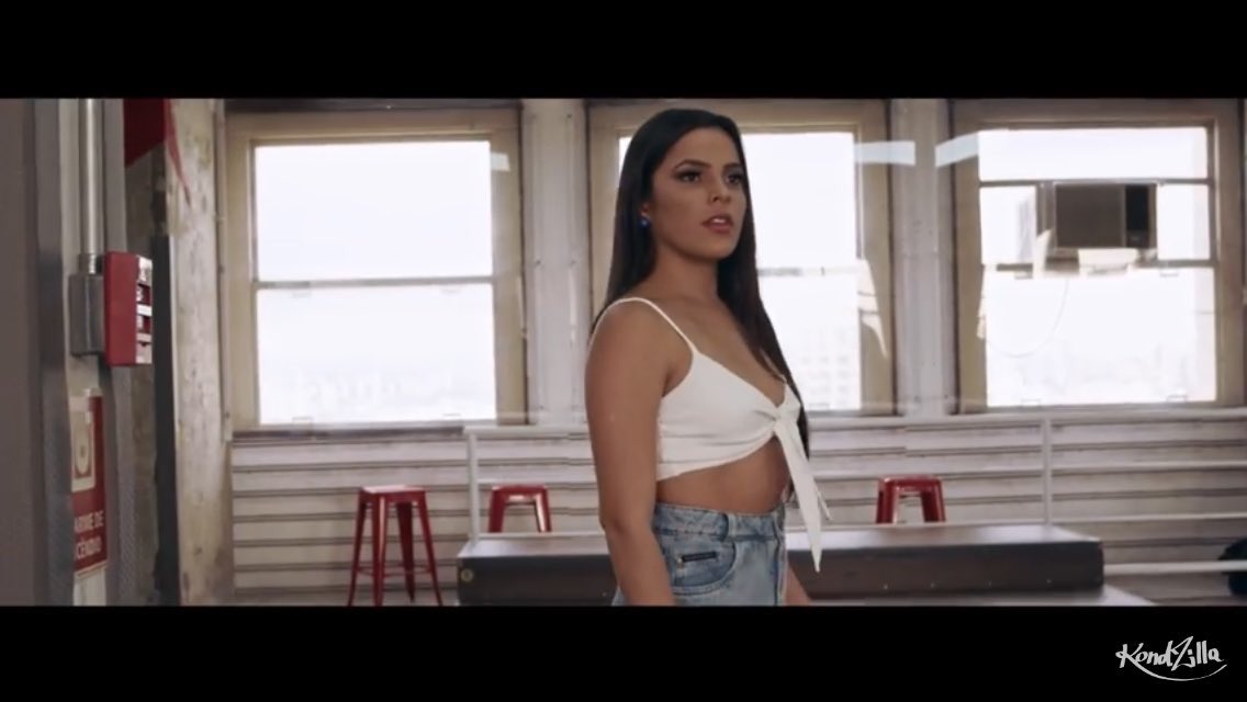 itsmirella's tweet photo. Avistei o crush | tá papinho com a amiguinha 

https://t.co/W0mhWjGC2U 

EMILLY NO CLIPE DO DON JUAN https://t.co/ma7spIXrf6