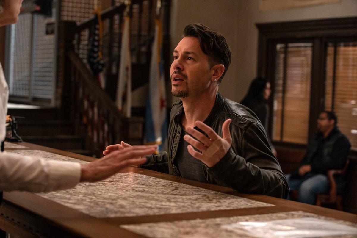 ChicagoPD_Sp's tweet photo. (Stills] #ChicagoPD 6x09 https://t.co/6UtMzgD6Uy