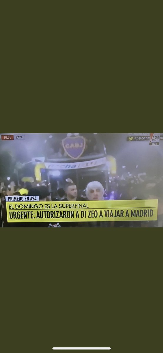 HernanSCastillo's tweet photo. 🤔 vos, que fuiste al Monumental y tenés aún tu entrada, no vas. Pero Rafa va. No,
No es el reino del revés, es Argentina. Ya viajaron los bombos y las banderas también. Nos están cargando https://t.co/vr5fQbGO9U