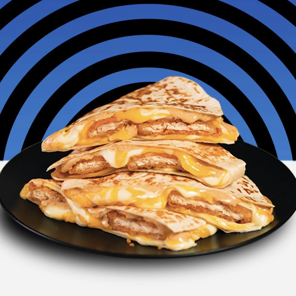 Una cubierta de quesos y esos Naked Chicken, así Spicy…. ¡Boom!💥
Prueba la ¡Nueva! #CrispyChickenQuesadilla
#LiveMás #TacoBell #Quesadilla