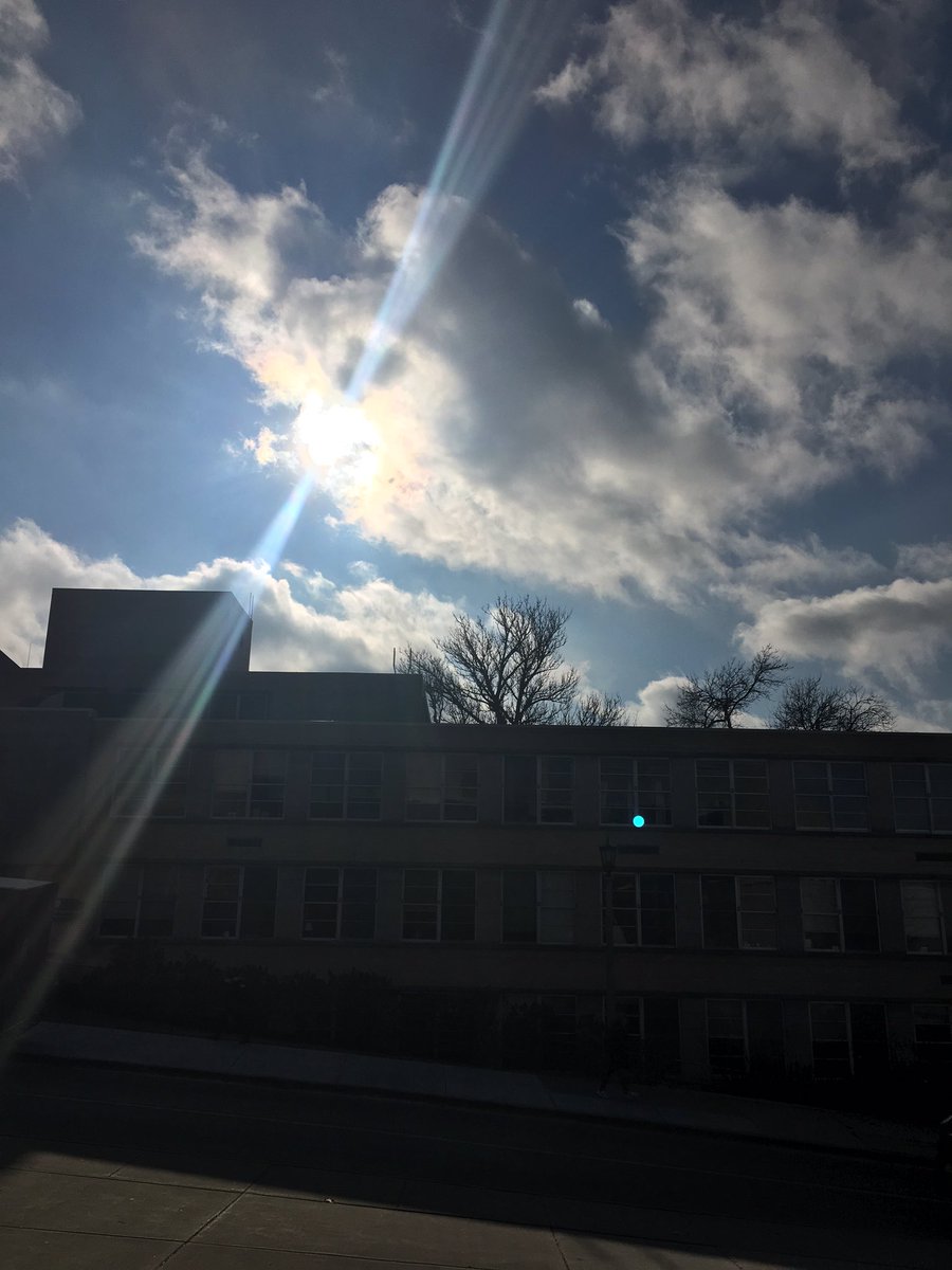 NatalieWorman's tweet photo. cumulus clouds over ingraham hall this morning!! @AOS100_2018 https://t.co/JUodtIoOpg