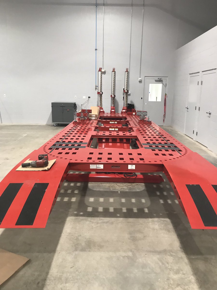 chief_collision's tweet photo. Another beautiful install at Gary Uftring Chevy !!!! New Goliath and Meridian Measuring https://t.co/vTMUa6bUYC