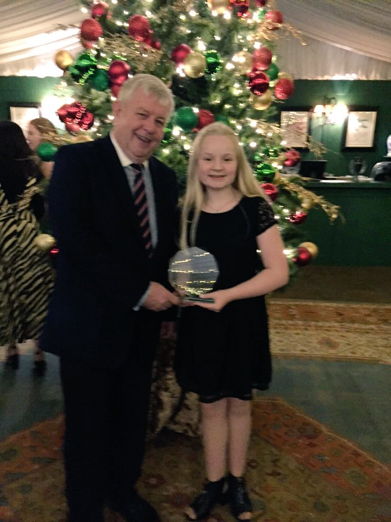 HALOKILMARNOCK1's tweet photo. FACT:- Paige Holland of @WMCKilmarnockAc  receiving the Enterprise Champion Award 🏆 from @HALOKILMARNOCK1 Director Bill Stafford .
Amazing Win Paige ! #EAYOYPAwards @EacEducation . https://t.co/koTrQXaAff