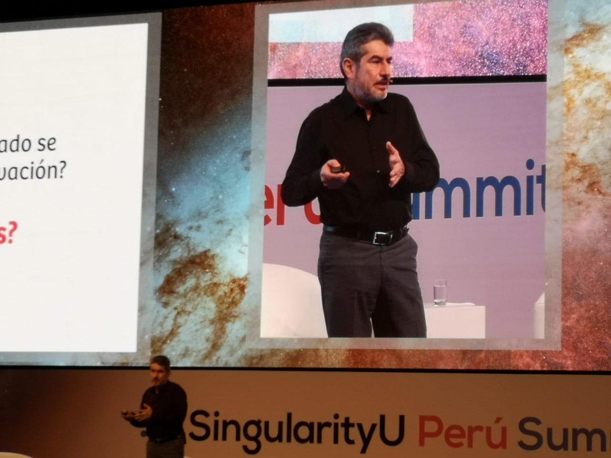 Publimetrope's tweet photo. Rogers Valencia, ministro de Comercio Exterior y Turismo, en #SingularityUPerú: “El mensaje más potente que les dejo: el mundo está cambiando, no hay manera de salirse de este cambio, tenemos que subirnos al coche. Cambia tú y tu mundo cambiara” ► https://t.co/MEy7eIEgqa https://t.co/aNQefHX8gS