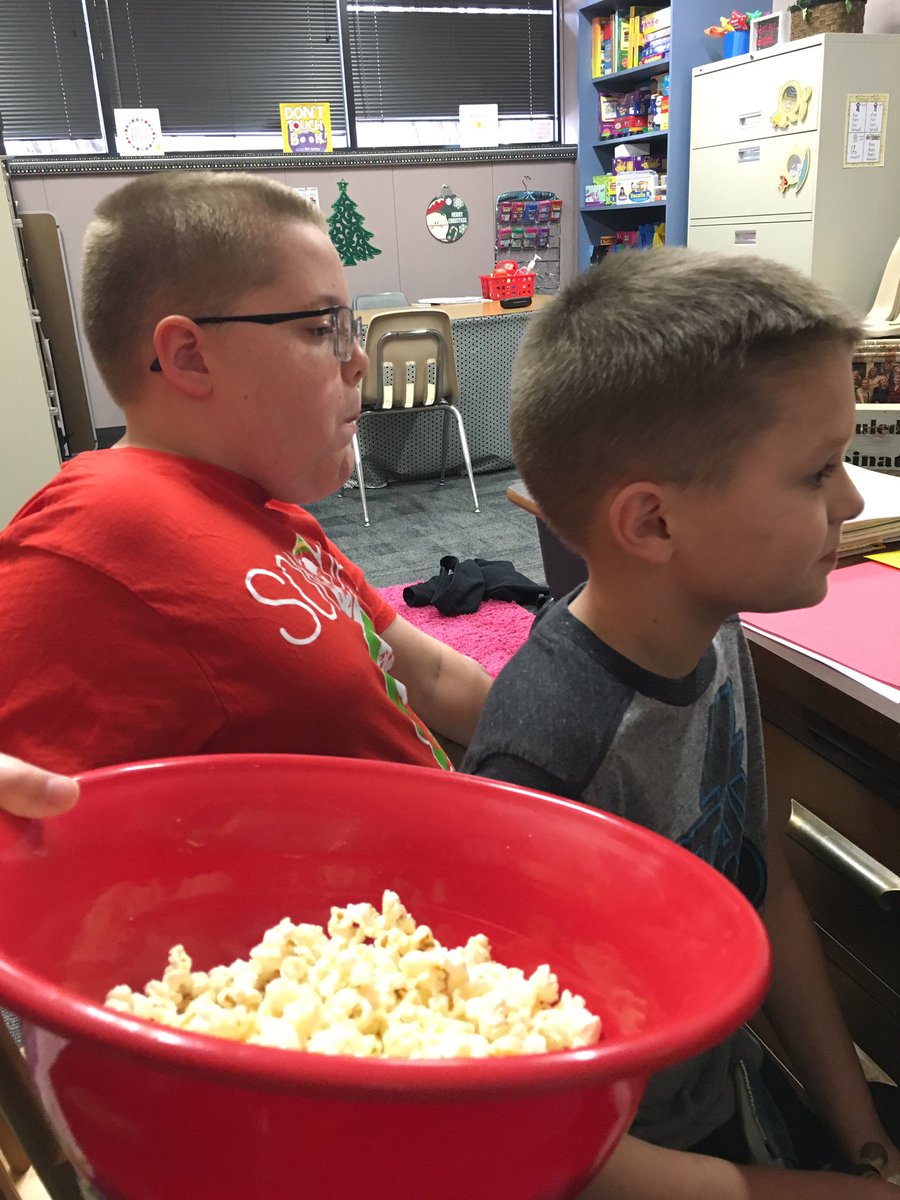 Christislp1's tweet photo. Using clips from Elf to work on social skills...popcorn included! #TeamAult #istheresugarinsyrup #CFISDSpirit https://t.co/XoxdxI5PP8