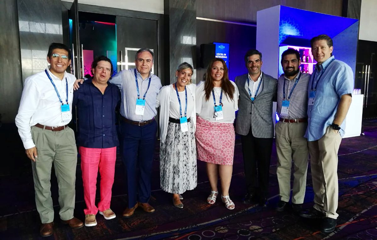 TereMartinH's tweet photo. Con el gran equipo directivo de #Mexico @Cisco_LA en el @ciscolivelatam #CiscoLiveLA y el equipo de @BBVABancomer @BBVAInnovation #ExecutiveSymposium https://t.co/XxznKjVAVb