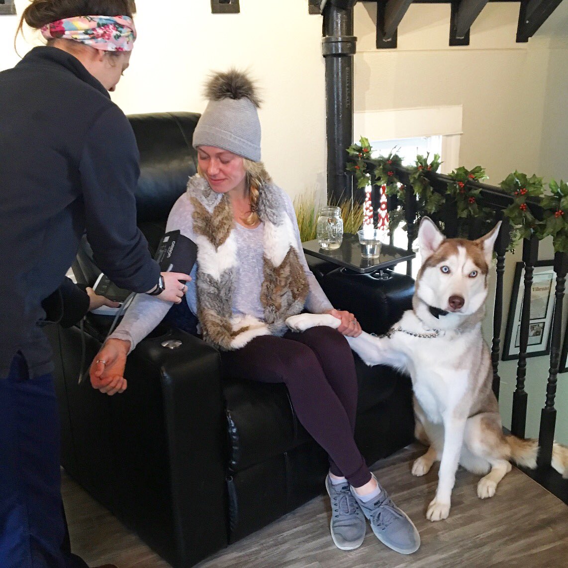 hydrate_ivbar's tweet photo. When your best friend is always there to support you 🤗🐶 https://t.co/6KaaLbFHq1