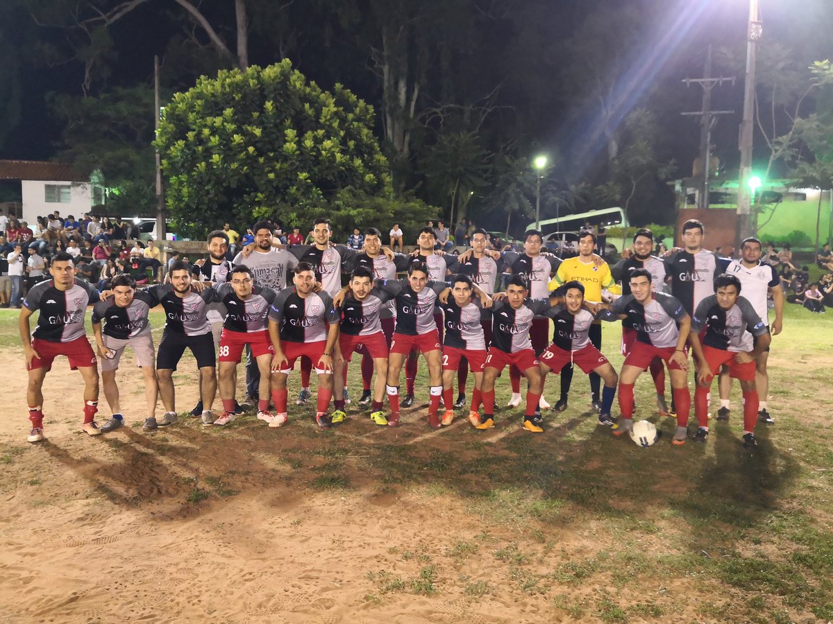 Campeones invictos de la #CopaIngeniería 2018, categoría B, el equipo de <a href="/AthleticBeerbao/">Athletic BEERBAO</a> 🙌🏻🥇🏆⚽ #NochedeCampeones #COF2018