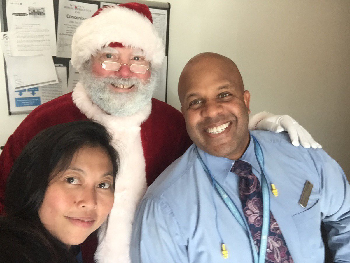 CharlieGiggers's tweet photo. Kudos to CSRs, Mitzi Kaido, for getting selected as a WAll of Fame winner, and Cornella Jackson on Twitter for giving exceptional service! We have been good at United LAX, the proof is that  Santa paid us a visit and told us so! @MKMcQueen @weareunited @Auggiie69 https://t.co/P9rpIbe9y3