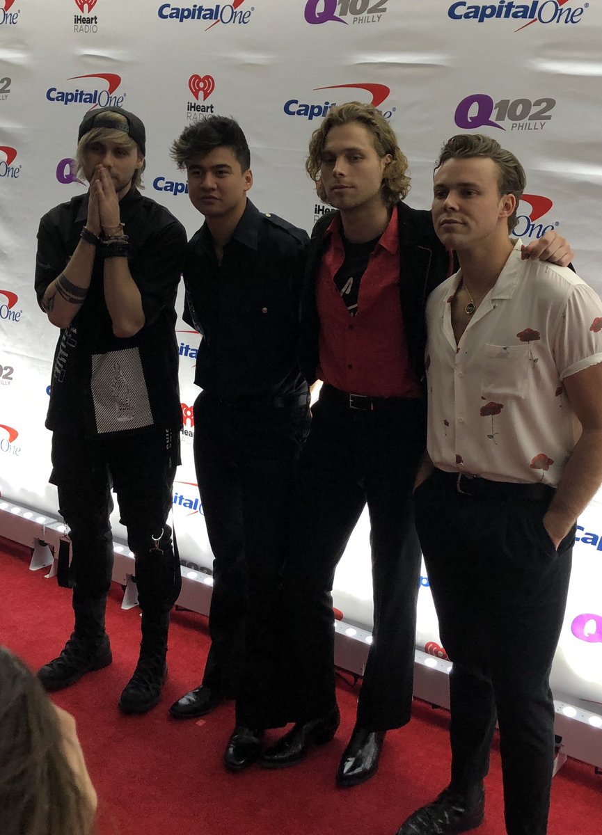PopEntCom's tweet photo. Loved seeing @5SOS walking the carpet at @Q102Philly #Q102JINGLEBALL https://t.co/NkEHDsEleN