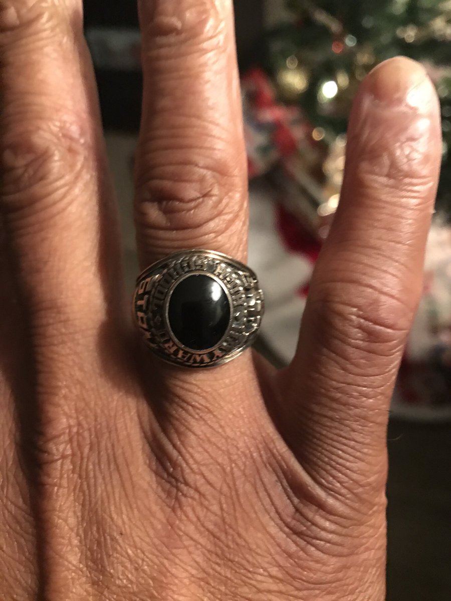 GeorgeFalgout's tweet photo. After 30 years I am reunited to a piece of my past. 30 years ago my class ring was stolen out of my locker. Thanks to my amazing daughter Nicole Skip Falgout and Nathan M. Moore my class ring from Hayward High School is back with me. BLESSED! GO FARMERS!!!! 😊✊🏾👩‍🌾 https://t.co/6sEplXy9We