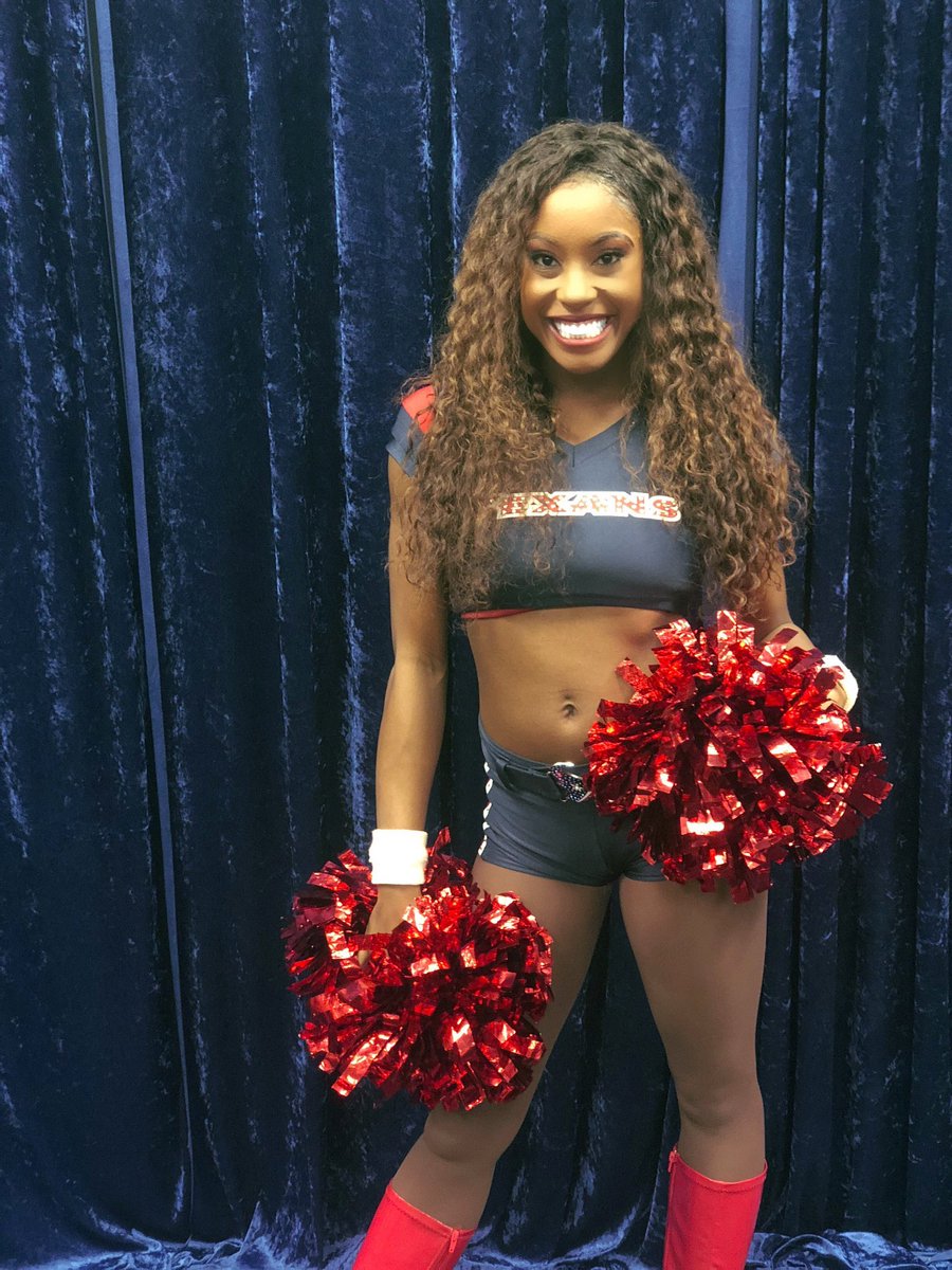 joshuaiancooper's tweet photo. Sending #WCW love to you gorgeous sweetheart @HTC_Datassia those are my favorite @TexansCheer uniforms so far this season. #Texans #DeepSteelBlue #BattleRed 💙😘👩🏽🦱❤️🏈🌹 https://t.co/msSM5i6dJs