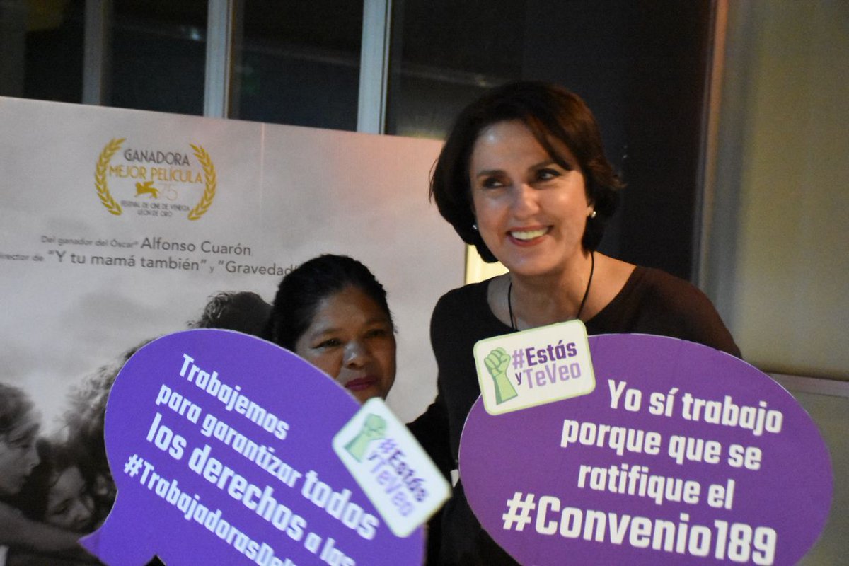 Las compañeras de @untrabajodigno y <a href="/SINACTRAHO/">SINACTRAHO</a> invitaron a senadores/as a una función especial de <a href="/ROMACuaron/">ROMA</a>. Aquí nos comprometimos a empujar las reformas legislativas que garantizarán sus derechos laborales y a la seguridad social.
¡Que empiece la función!
#RomaNosUne