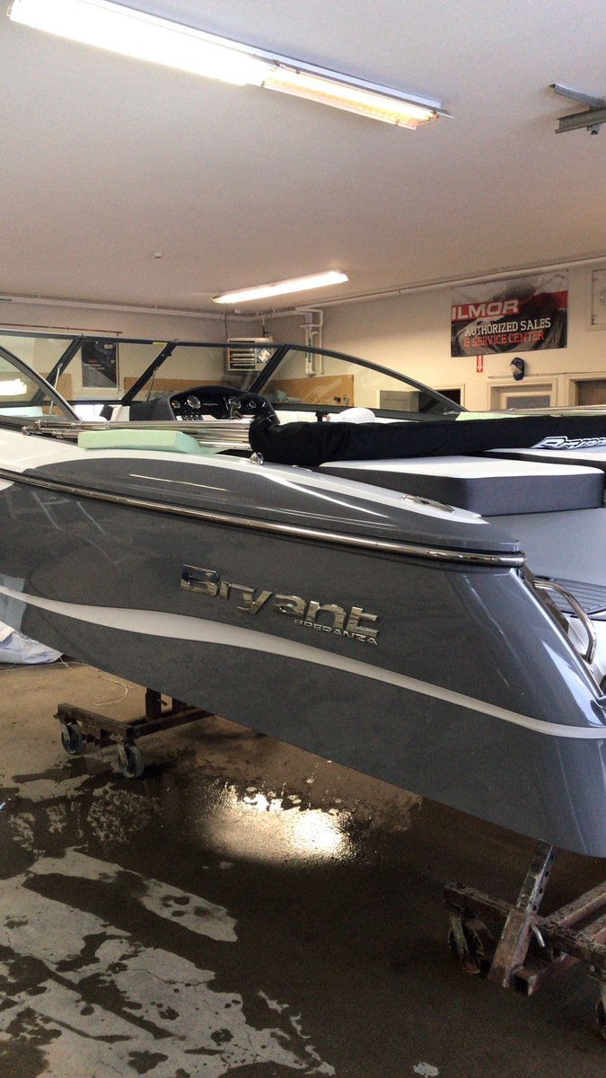 SWSMuskoka's tweet photo. Look what just showed up. This sexy new @Bryant_Boats  getting ready for the @TorontoBoatShow #tibs #boatingmadeeasy https://t.co/QQ6DOPjtnh
