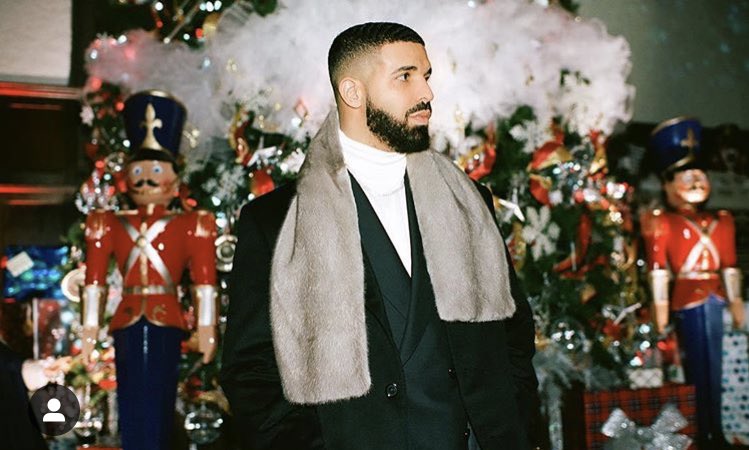 DailyRapFacts's tweet photo. Drake is now the best-selling artist of ALL TIME in America. Selling over 220 MILLION certified records in the U.S. https://t.co/f3s4ItETYH