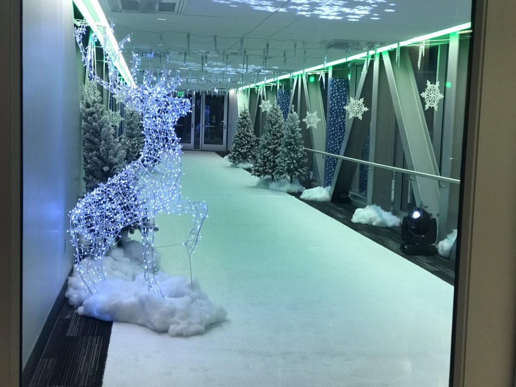 roadrok's tweet photo. Christmas time at #Fiservforum with the #bucks https://t.co/imDGhzwlQI