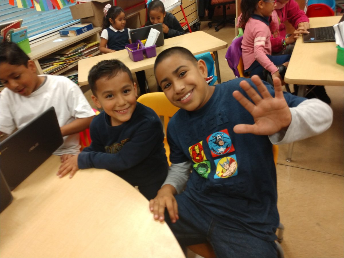 RileyWhittney's tweet photo. @SanMarcosTigers @RileyWhittney  Kinder buddying up with 4th/5th graders for #HourOfCode week! @abby_lyon https://t.co/8owCZfI0wW