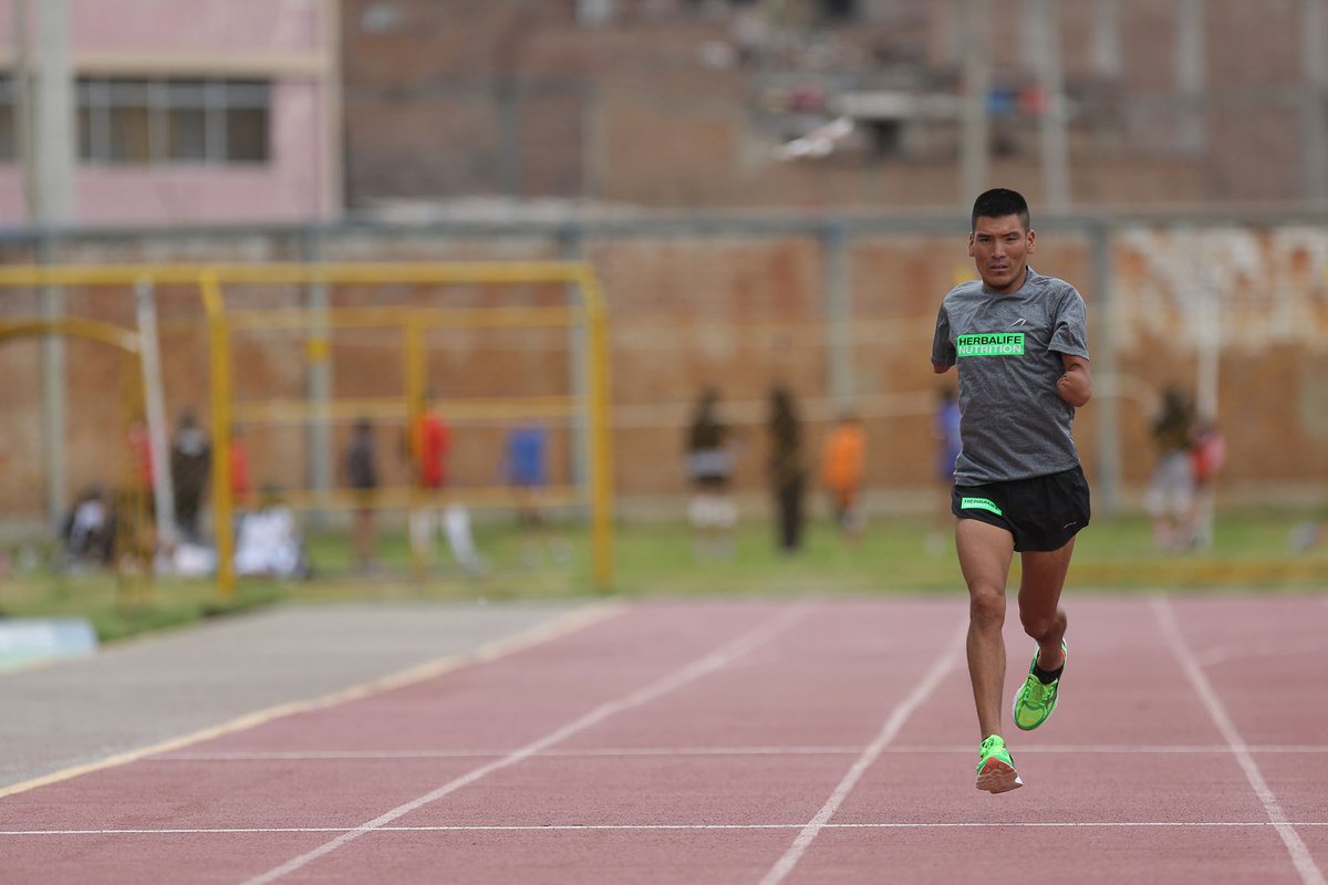 TimeBreakHyo's tweet image. ¿Sabías qué? @efrain_sotacuro llegó a ser el primer latinoamericano en ubicarse en buena posición en los paralímpicos de #Rio2016 tras quedar en un cuarto puesto. No se pierdan la entrevista a este reconocido atleta huancavelicano.
#TimeBreak 🥇🏆