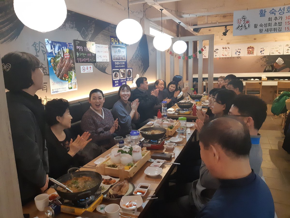 bada08312's tweet image. #수진1동 주민자치센터 강사 간담회
2018년 한해동안 수고하셨습니다.