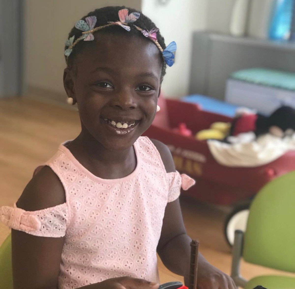 KaaviaJames's tweet photo. Finished my nap in time to write my 2nd #WCW! Meet 7 year old Jenesis Shaw. She's a cancer survivor &amp; founder of "Cancer Kits," survival packages for kids who are going through chemo to help them feel at home. More on Jenny⬇️! @teamjennybean Get involved: https://t.co/8jspp4Ve9u https://t.co/K5L18SQ1RY