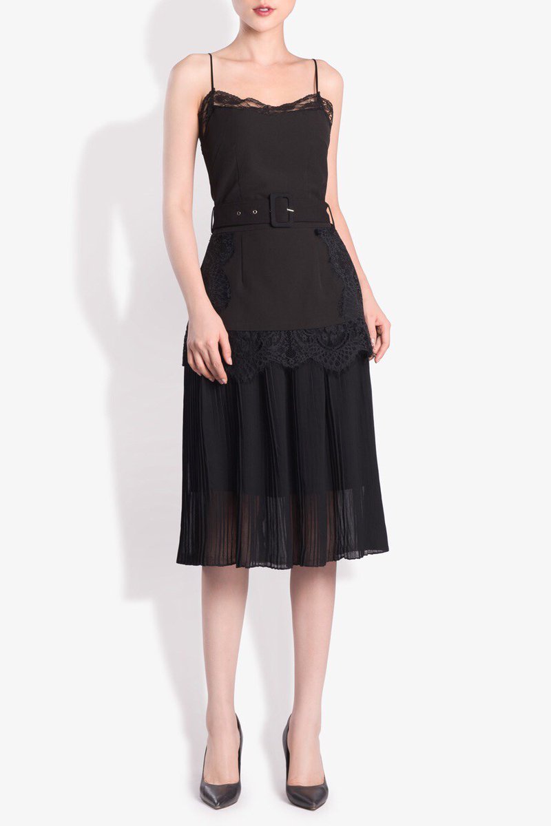 wise_wear's tweet photo. New design - Women Elegant Halter Neck sleeveless dress #dress #partdress #beatifuldress #maxidress #weddingdress #blackdress #WomenVogueLaceVNeckpairedwithruffledDress #blackclothing #skirt #vietnamwisewear https://t.co/fpAPm2KRIo