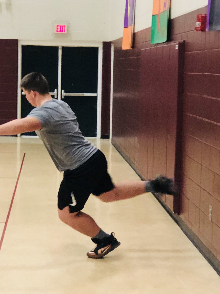 newalbanyTF's tweet image. Getting it done tonight NATF2019 #whoneedsatrack #wintertraining #springsuccess @EagleBackers @napls_athletics @napls @napls_hs @MrFlecherNAHS @CoachChilds23