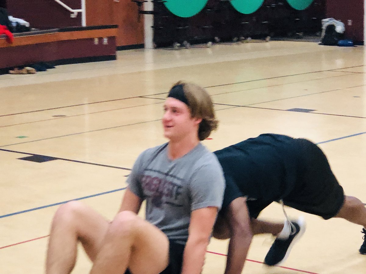newalbanyTF's tweet image. Getting it done tonight NATF2019 #whoneedsatrack #wintertraining #springsuccess @EagleBackers @napls_athletics @napls @napls_hs @MrFlecherNAHS @CoachChilds23