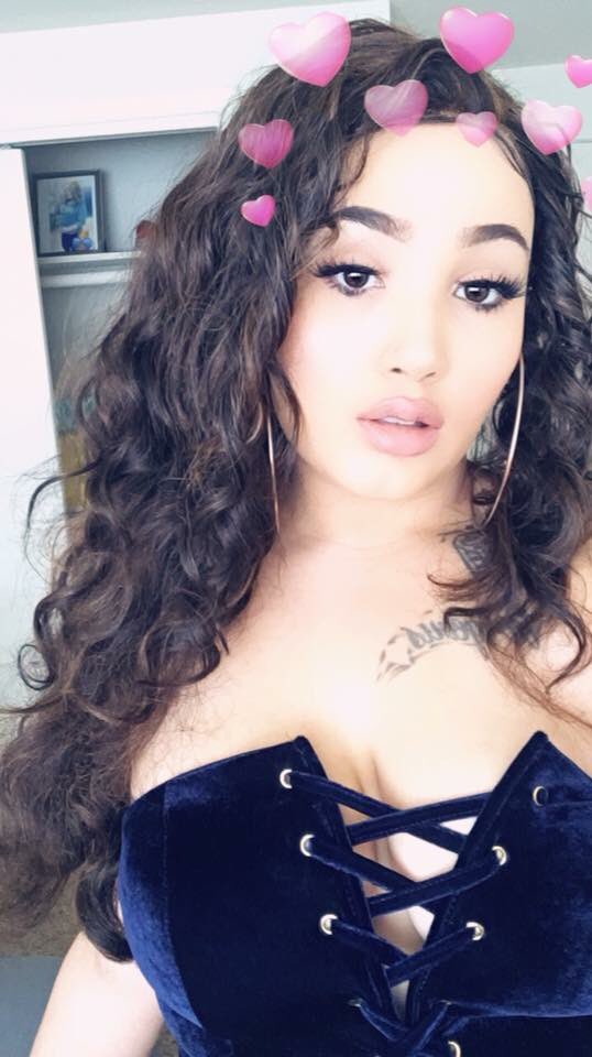 1 pic. Imagine this face looking at you while your down begging on your knees for me to notice you bahahaha #paypig #findom #financialdomination #femdom https://t.co/nNsndKeKIz