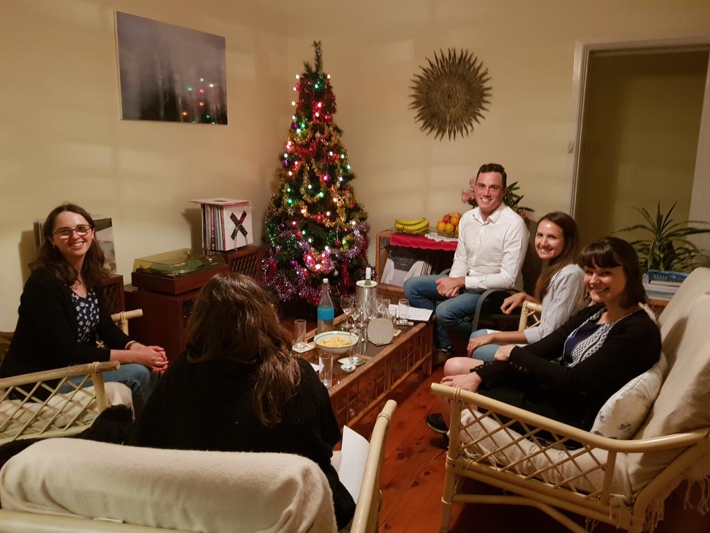 Warringah people are getting together to discuss the issues that matter to them and how they want to be represented. These young people, among other things, are concerned about #ClimateChange and the need to #StopAdani
#warringahvotes #Warringah #auspol #KitchenTableConversations