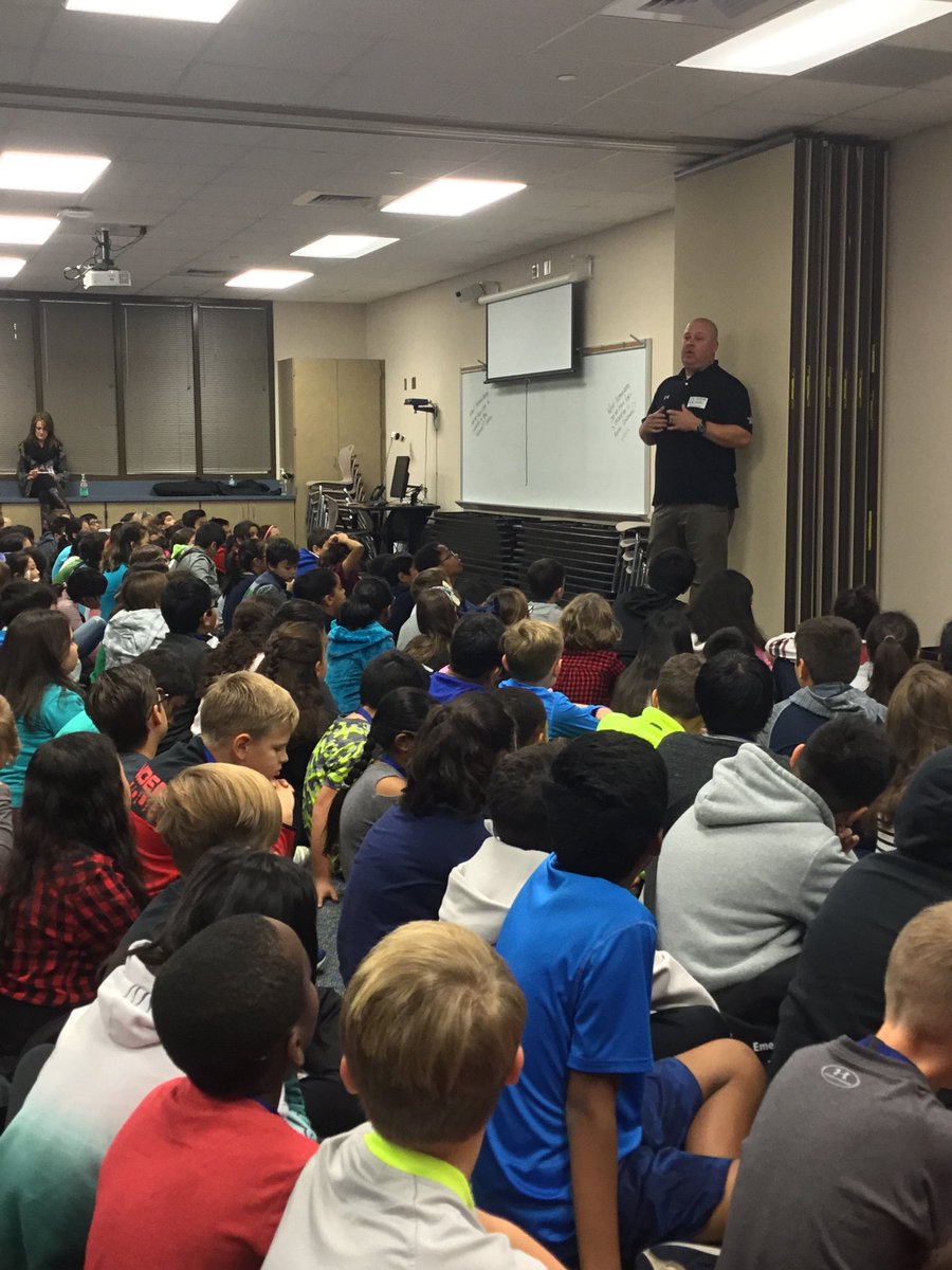 eefair27's tweet photo. A huge thank you to Mr. Meyer for coming to Wilson to talk to our 4th graders about the Secret Service! We learned a lot and had a blast asking questions. #wehavethebestparents #twehowl @twehowl https://t.co/Ok2lWhG1mn