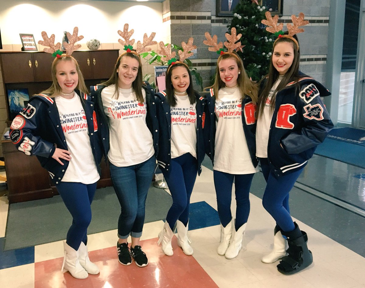 These sweet “reindeer” hope to see you at the Sachse Christmas Parade at 6️⃣!  And so do we!🎄🦌🎅🏽<a href="/SwingstersSHS/">Sachse Swingsters</a>